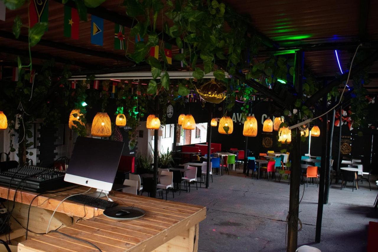 Club Aviva Guatavita - Hostel - Restaurante, Disco & Bar Exterior photo